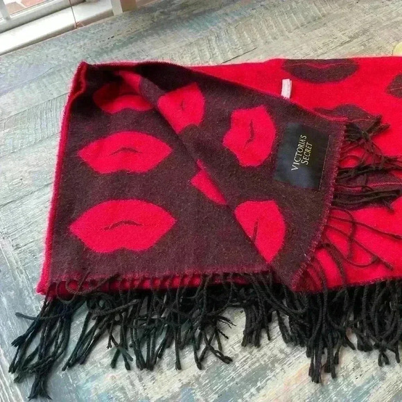 Victoria’s Secret Throw Blanket Red Black Lips with black fringe on ends - Picture 3 of 11
